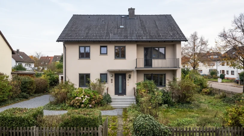 Fassade und Dach nach der Sanierung